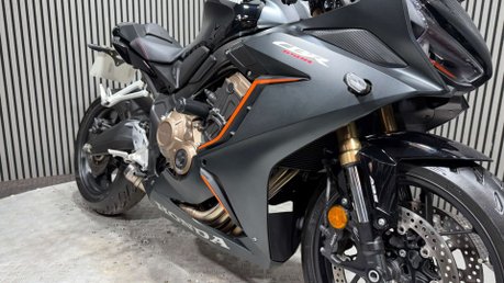 Honda CBR 2023 ONLY 4K LONG MOT WARRANTY 1 OWNER 650CC 28