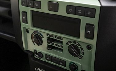 Land Rover Defender 90 Heritage Hard Top 16