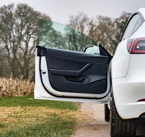 Tesla Model 3 PERFORMANCE 1