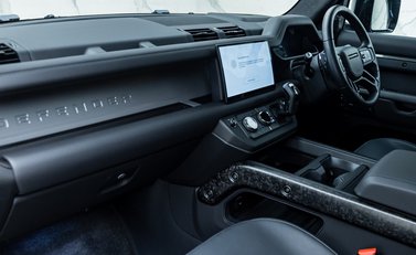 Land Rover Defender OCTA EDITION ONE 24