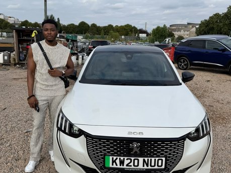 PEUGEOT 208