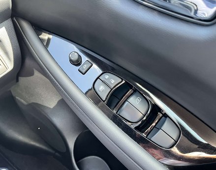 Nissan LEAF Leaf E + N-Connecta Electric, 60.9 kw/h battery, 239 mile range 5dr 59