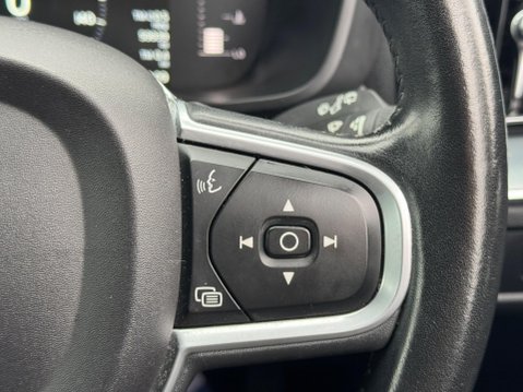 Volvo XC60 2.0 T5 Momentum Auto AWD Euro 6 (s/s) 5dr 37