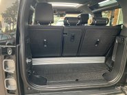 Land Rover Defender X MHEV 27