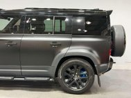 Land Rover Defender 2.0 SD4 S SUV 5dr Diesel Auto 4WD Euro 6 (s/s) (240 ps) 15