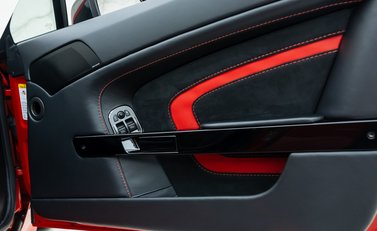 Aston Martin V12 Vantage S Roadster 30