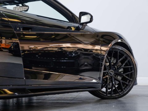 Audi R8 5.2 FSI V10 Spyder 2dr Petrol S Tronic quattro Euro 6 (s/s) (570 ps) 73