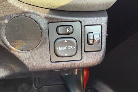 Toyota Yaris 1.3 VVT-I TR LOOK! JUST 38000 MILES! LOW INSURANCE! AIR CON 10