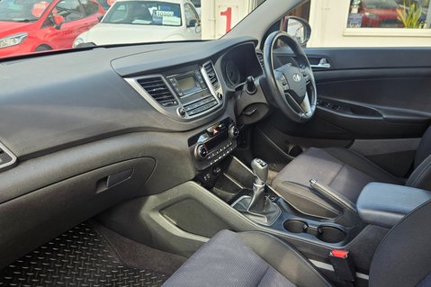 Hyundai TUCSON GDI SE BLUE DRIVE LOOK! 37000 MILES! 1 PREVIOUS OWNER! 8 SERVICE STAMPS 15