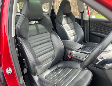 MG HS 1.5 MG HS Exclusive Semi-Auto 5dr 12