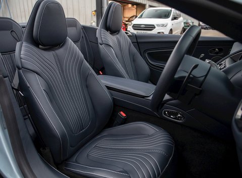 Aston Martin DB11 Volante 14