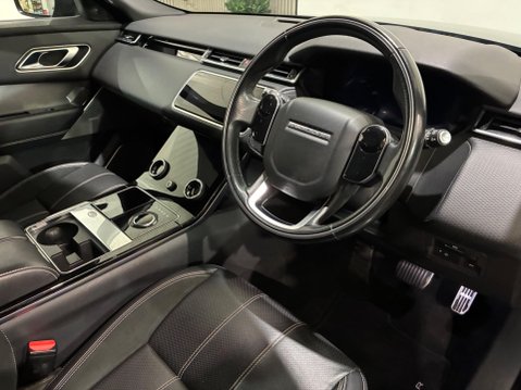 Land Rover Range Rover Velar 2.0 D180 R-Dynamic SE Auto 4WD Euro 6 (s/s) 5dr 3