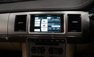 Jaguar XF D V6 PREMIUM LUXURY SPORTBRAKE One Owner Full History Rev Cam  21