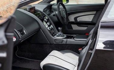 Aston Martin V12 Vantage S 14