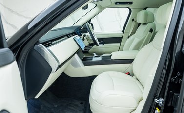 Land Rover Range Rover P460e Autobiography LWB 19