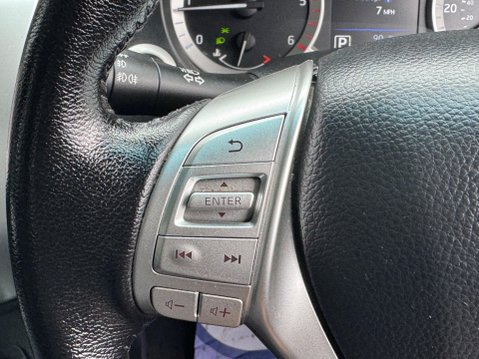 Nissan Navara 2.3 dCi Tekna Auto 4WD Euro 6 4dr 30