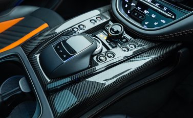 Aston Martin DBX 707 25