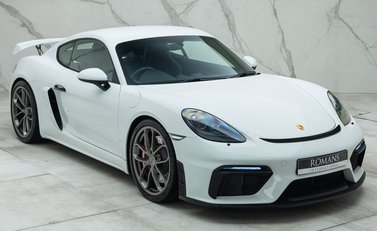 Porsche Cayman GT4 (718) 12