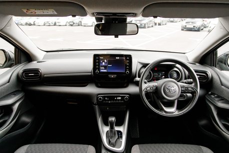 Toyota Yaris DESIGN FHEV