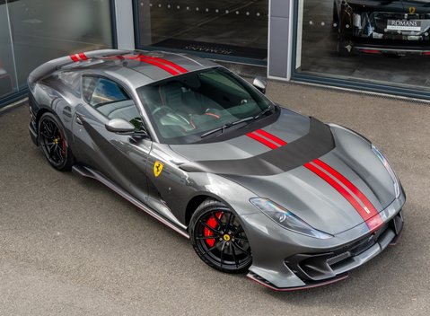 Ferrari 812 Competizione 4