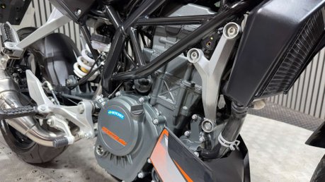 KTM Duke 2016 INCREDIBLY CLEAN LONG MOT ONLY 1K AKRAPOVIC 31