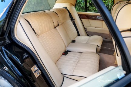 Aston Martin Lagonda Series IV 25