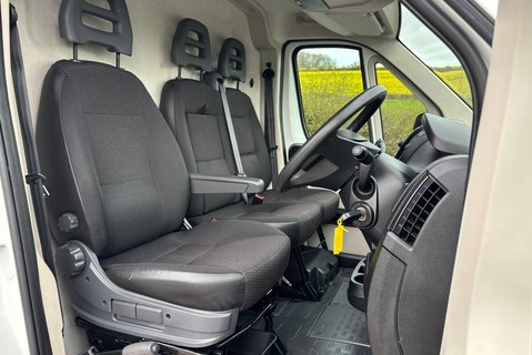 Citroen Relay 35 L2H2 Enterprise Panel Van with Tail Lift 4