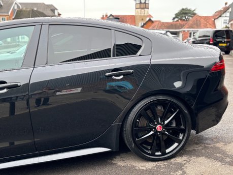 Jaguar XE P250i R-Dynamic S Saloon 4dr Petrol Auto Euro 6 (s/s) (250 ps) 9