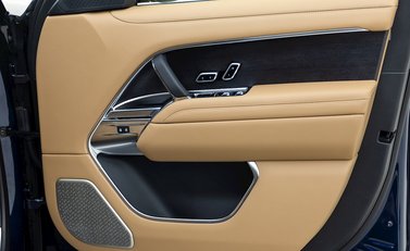 Land Rover Range Rover P530 Autobiography LWB 7 Seater 23