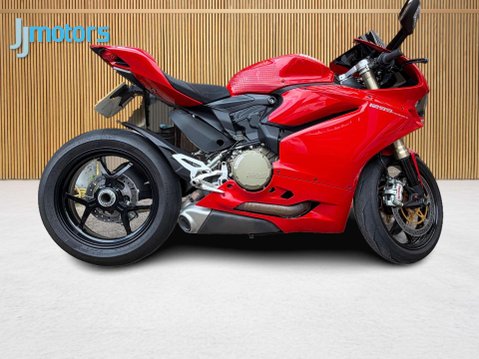 Ducati 1299 1299 Super Sports Petrol Manual Euro 3 (197 ps) 1