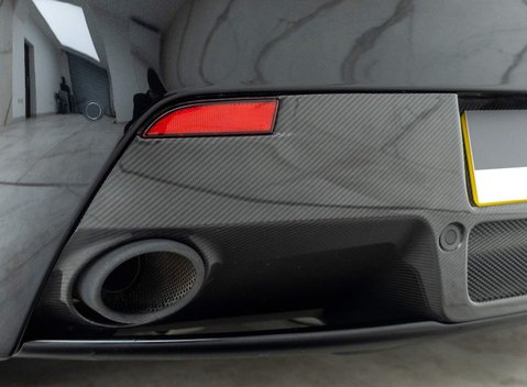 Aston Martin V12 Vantage S Roadster 28