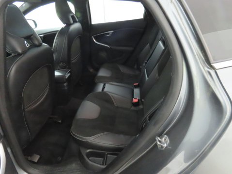 Volvo V40 2.0 D3 R-Design Nav Plus Euro 6 (s/s) 5dr 8
