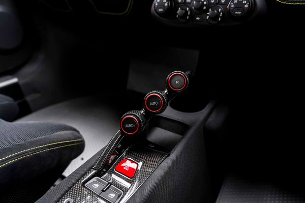 Ferrari 458 Speciale FULL FSH. CARBON FIBRE INT/EXT. CARBON ENGINE BAY. LIFT. CRUISE CONTROL. 4