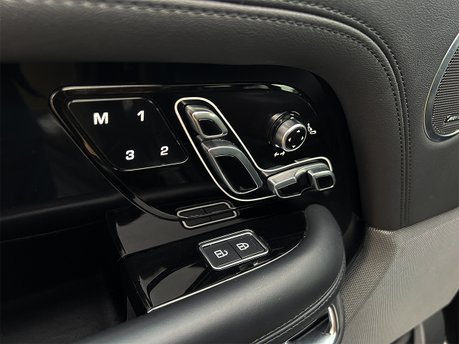 Land Rover Range Rover WESTMINSTER BLACK MHEV 71