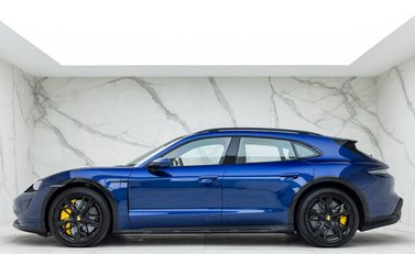 Porsche Taycan Turbo S Cross Turismo 2