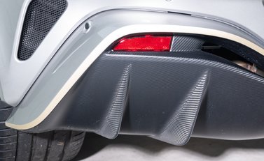 Aston Martin V12 Vantage 35