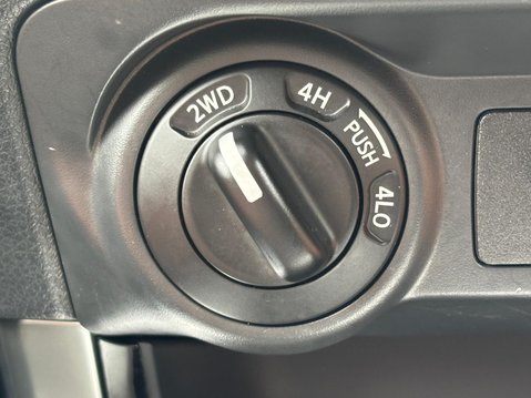 Nissan Navara DCI TEKNA SHR DCB 24