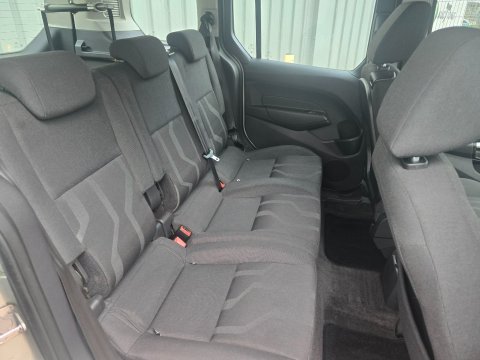 Ford Tourneo Connect ZETEC 11