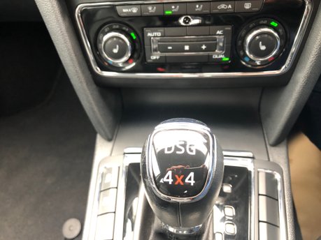 Skoda Superb ELEGANCE 2.0TDI 5dr CR DSG 4X4 Automatic 22