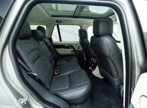 Land Rover Range Rover D300 Westminster Black Edition 13