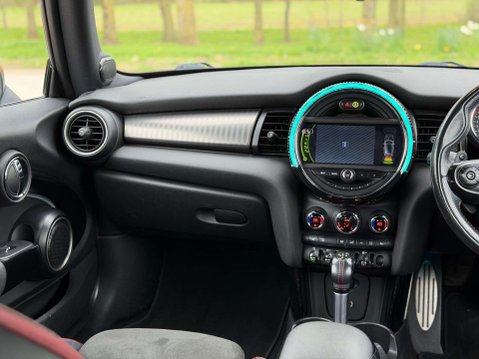Mini Hatch 2.0 John Cooper Works Auto 3dr 17
