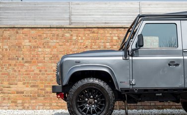 Land Rover Defender 90 XS Bowler 23