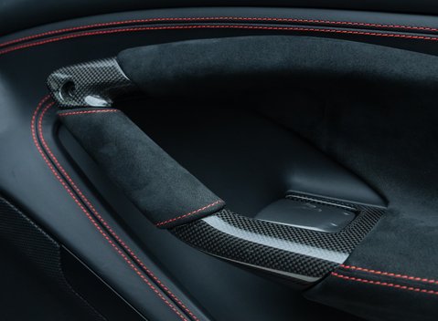 Ferrari F8 Tributo 26