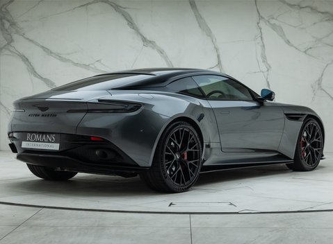 Aston Martin DB12 V8 6