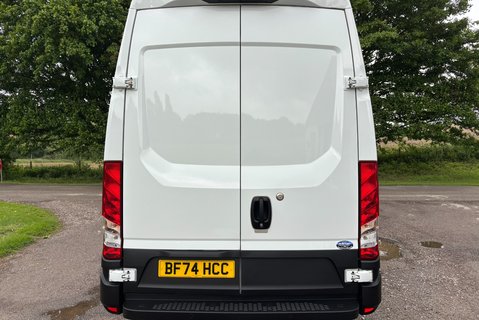 Iveco Daily 35S14V Hi-Matic Panel Van - Air Con / Auto / Car Play 12
