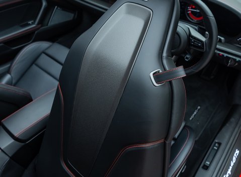 Porsche 911 Targa 4 GTS (992) 21