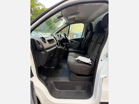 Renault Trafic 1.6 dCi ENERGY 27 Sport Nav Panel Van 5dr Diesel Manual SWB Standard Roof E 35