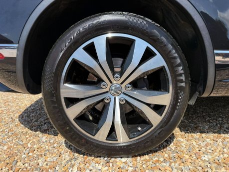 Volkswagen Touareg 3.0 TDI V6 BlueMotion Tech R-Line SUV 5dr Diesel Tiptronic 4WD Euro 6 (s/s) 17