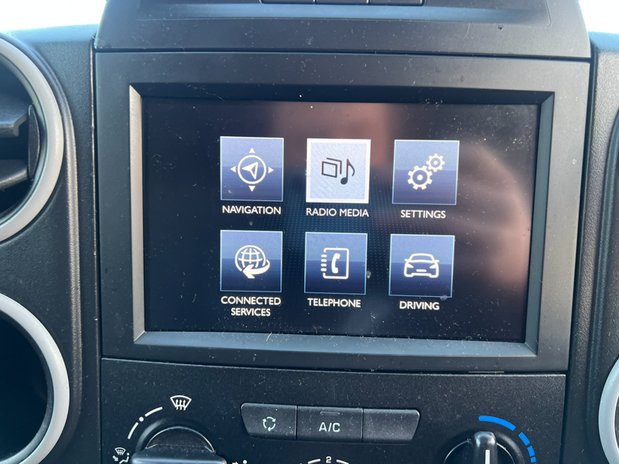 Peugeot Partner SWB L1H1 (SOLD) Low Roof Professional Air Con Nav Sensors EURO 6 NO VAT 32