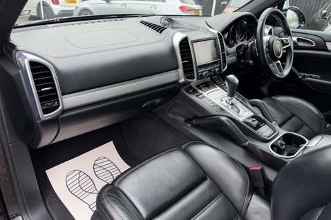 Porsche Cayenne D V6 TIPTRONIC S - REAR ENTERTAINMENT -PDLS -PAN ROOF -CAMERA -£17K EXTRAS 23